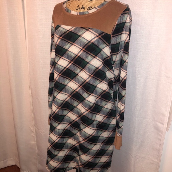 Large Plaid Boutique Dress - Picture 2 of 7